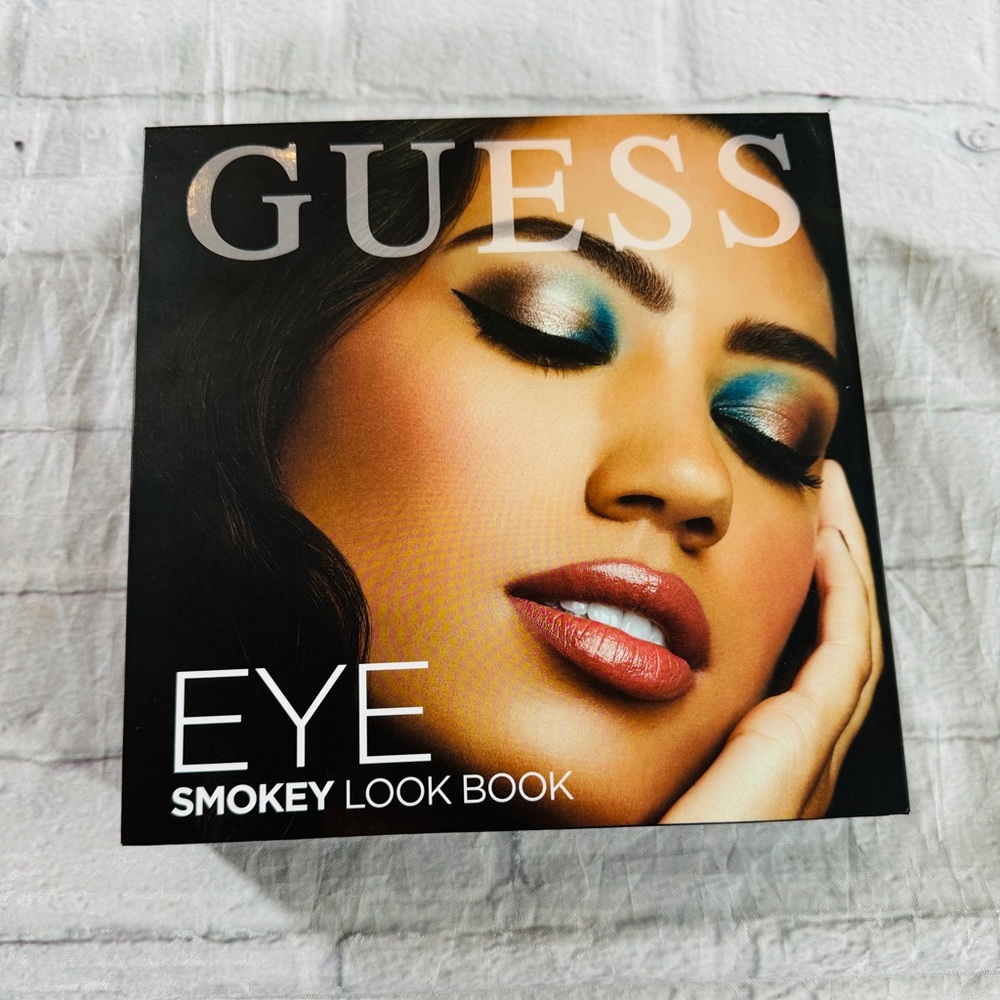 Guess Eye Smokey Look Book NWT